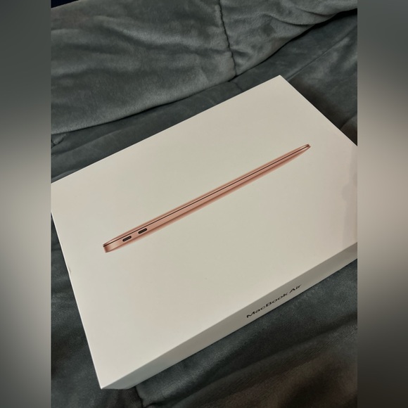 Macbook Air 13 Inch- Rose Gold - Picture 8 of 8